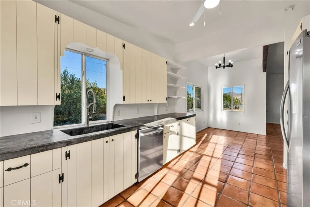 51039 Canyon Morongo Valley, CA 92256
