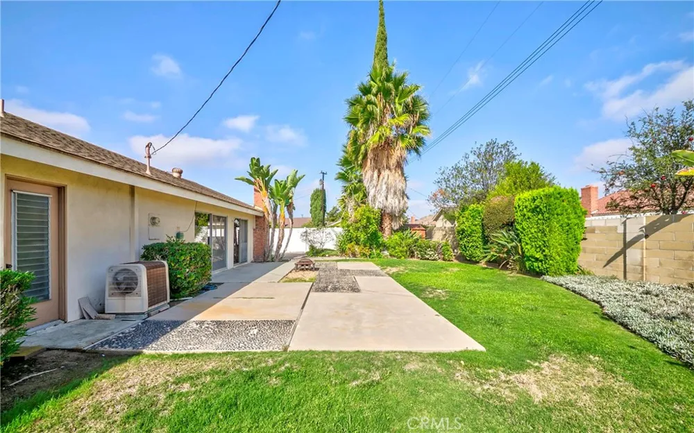 2300 Camino Escondido Fullerton, CA 92833