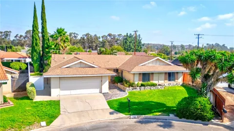2300 Camino Escondido