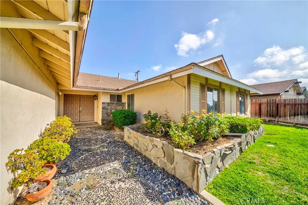 2300 Camino Escondido Fullerton, CA 92833