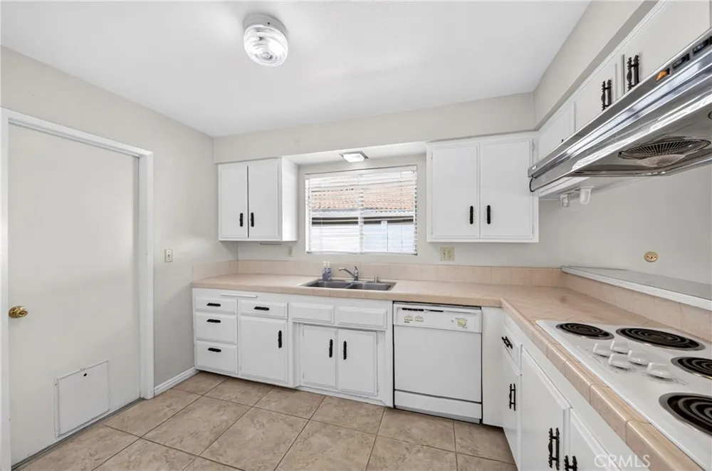 2300 Camino Escondido Fullerton, CA 92833