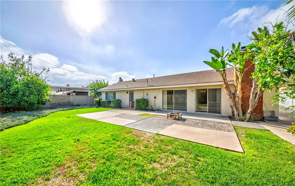 2300 Camino Escondido Fullerton, CA 92833