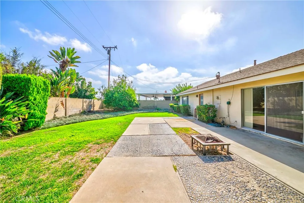2300 Camino Escondido Fullerton, CA 92833