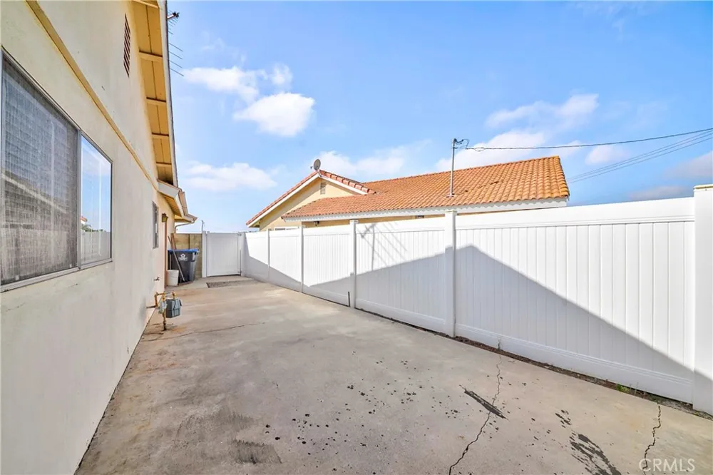 2300 Camino Escondido Fullerton, CA 92833