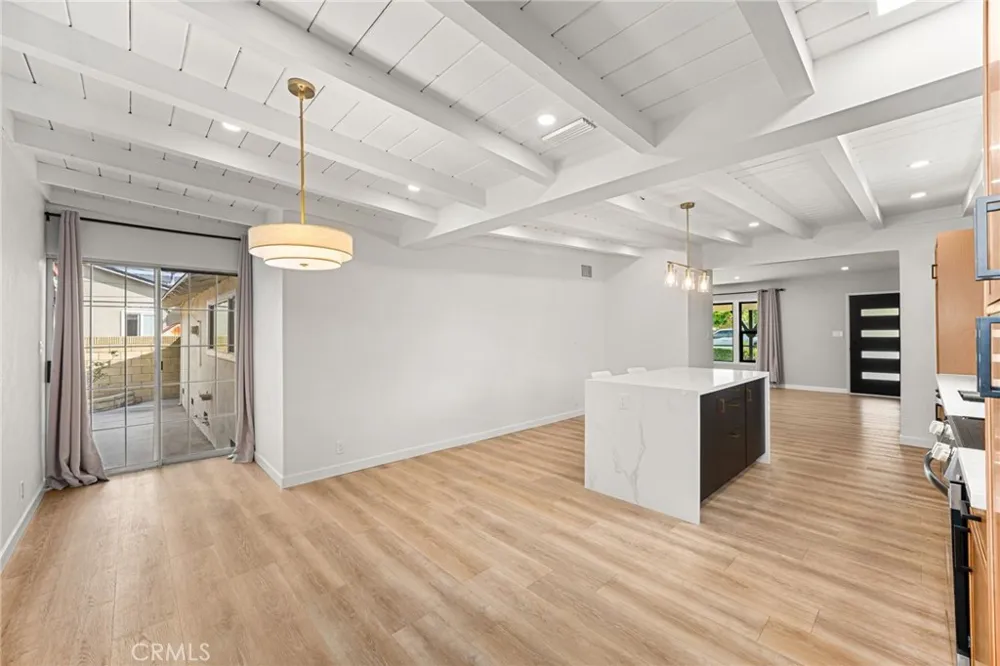 4805 Vecino Covina, CA 91722