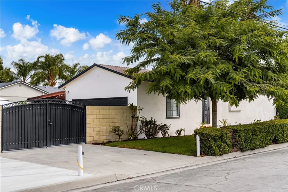 4805 Vecino Covina, CA 91722