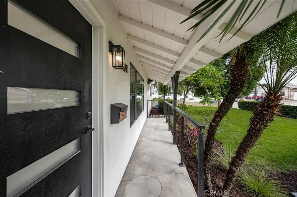 4805 Vecino Covina, CA 91722
