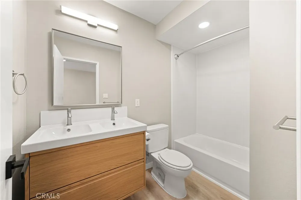 4805 Vecino Covina, CA 91722