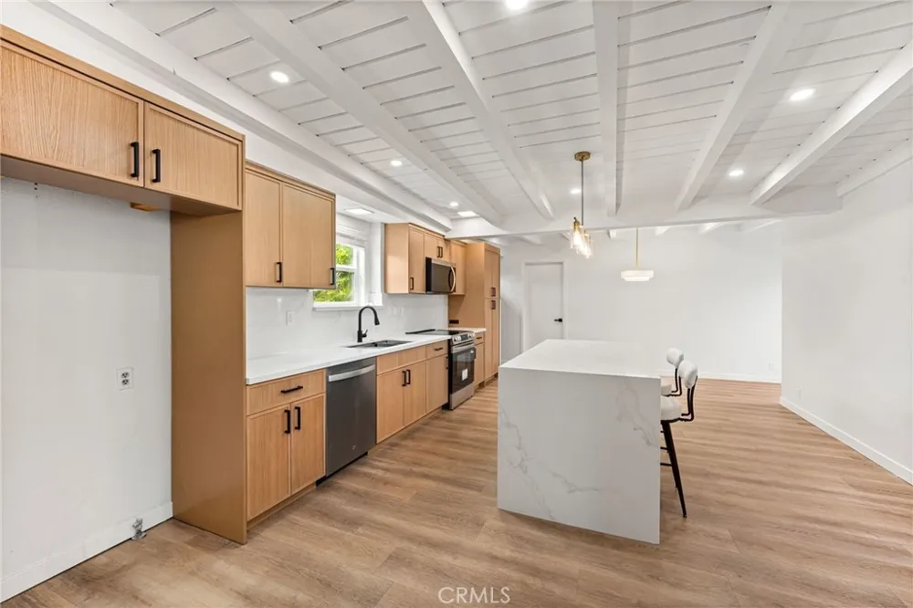 4805 Vecino Covina, CA 91722
