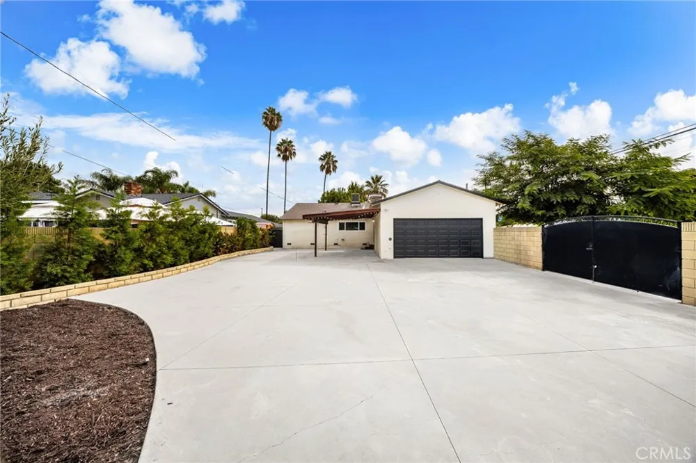 4805 Vecino Covina, CA 91722
