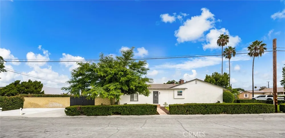 4805 Vecino Covina, CA 91722