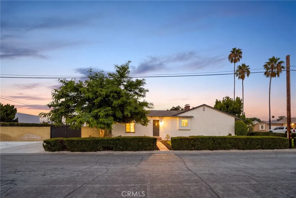 4805 Vecino Covina, CA 91722