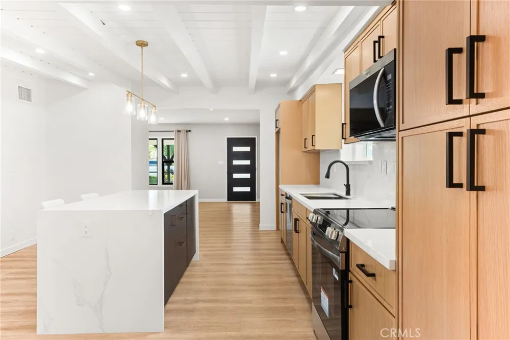 4805 Vecino Covina, CA 91722