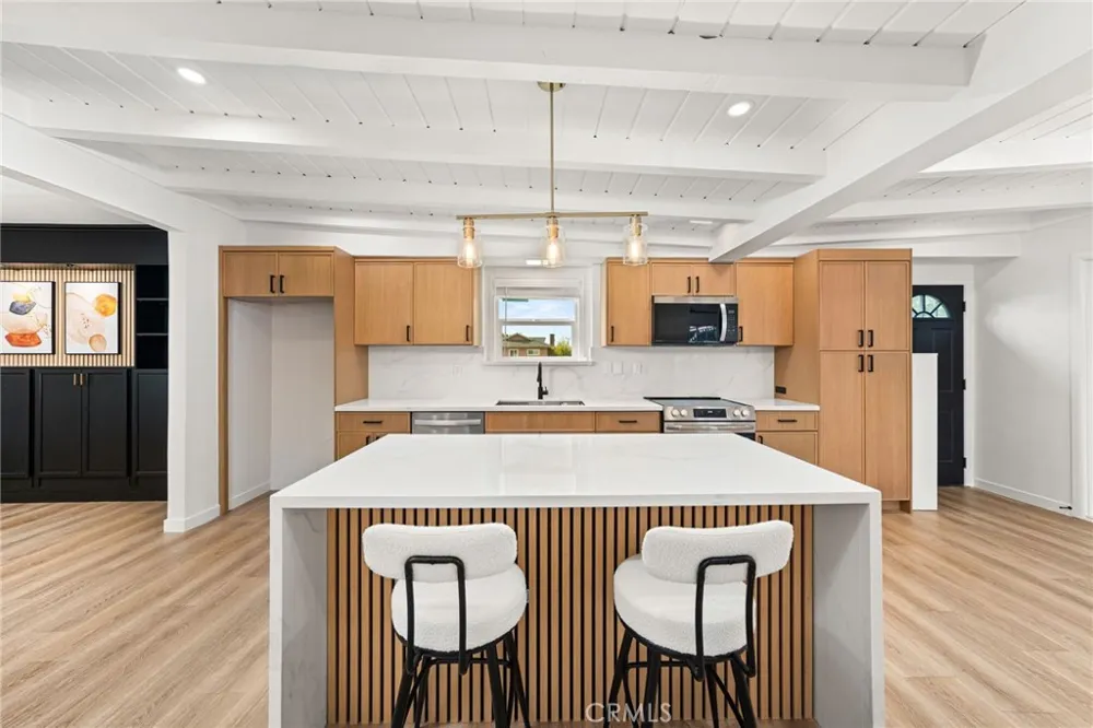 4805 Vecino Covina, CA 91722