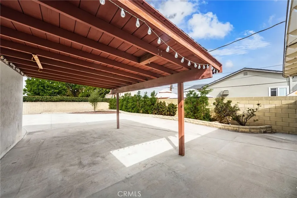 4805 Vecino Covina, CA 91722