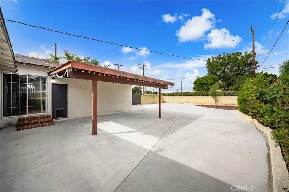 4805 Vecino Covina, CA 91722