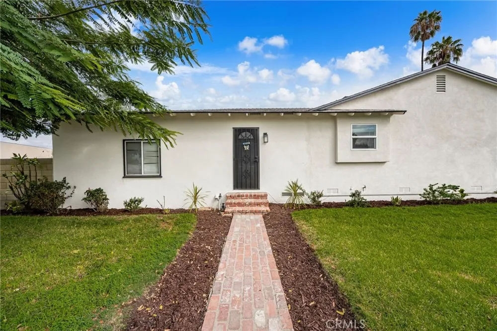 4805 Vecino Covina, CA 91722