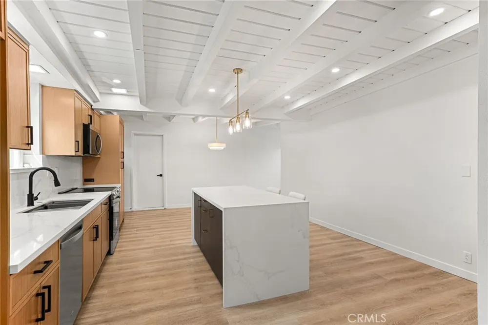 4805 Vecino Covina, CA 91722