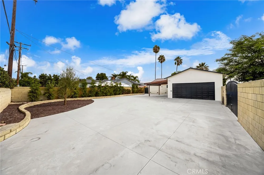 4805 Vecino Covina, CA 91722