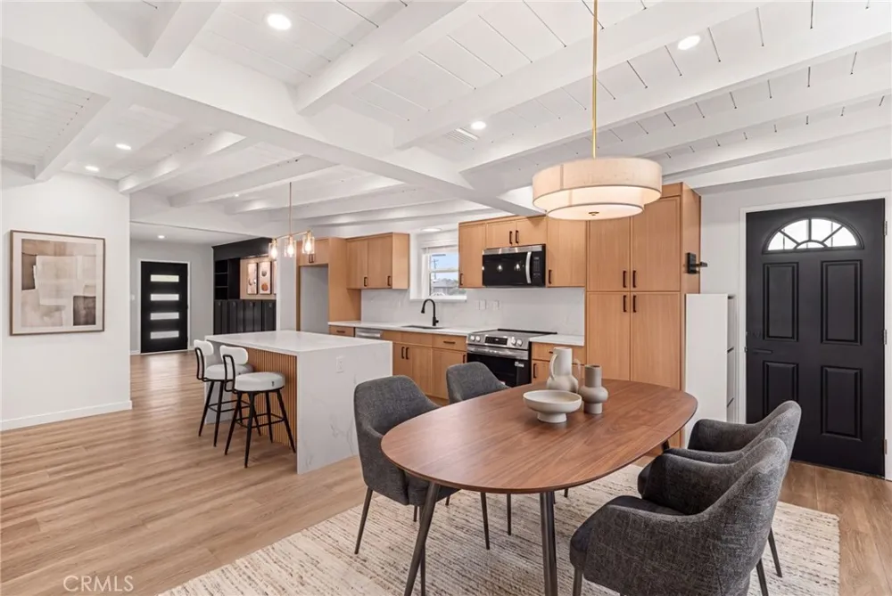 4805 Vecino Covina, CA 91722