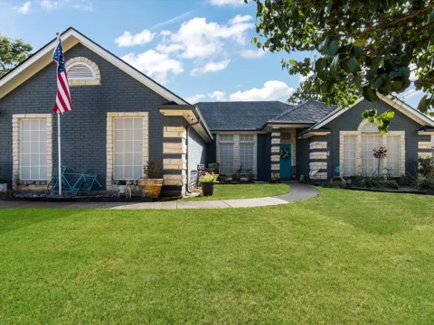 102 Oakwood Place