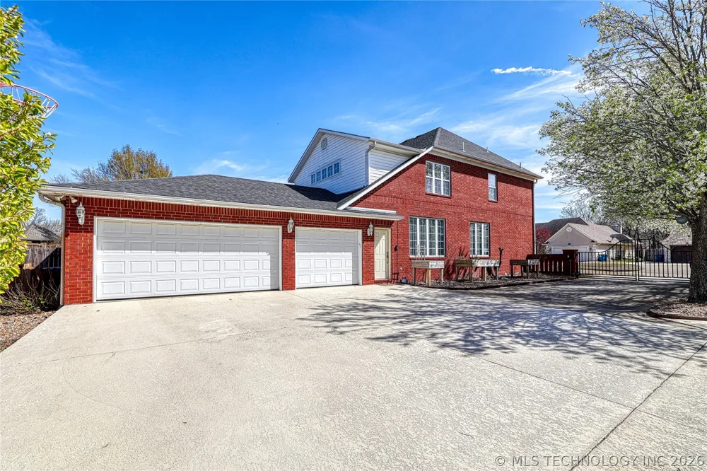 29 River Oaks Avenue McAlester, OK 74501