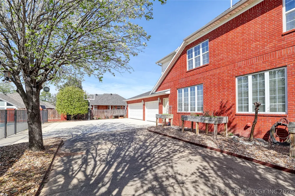 29 River Oaks Avenue McAlester, OK 74501