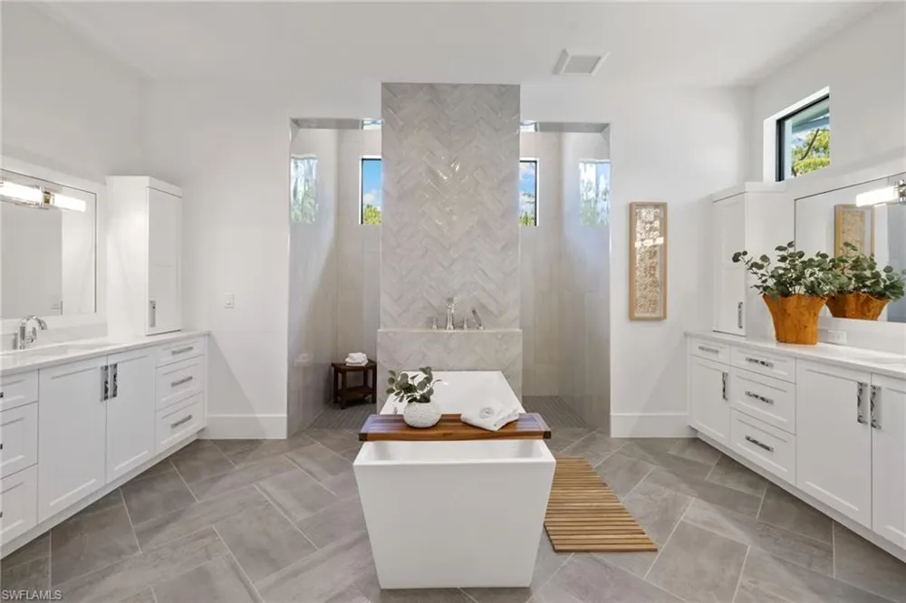 4221 7th Avenue NW Naples, FL 34119