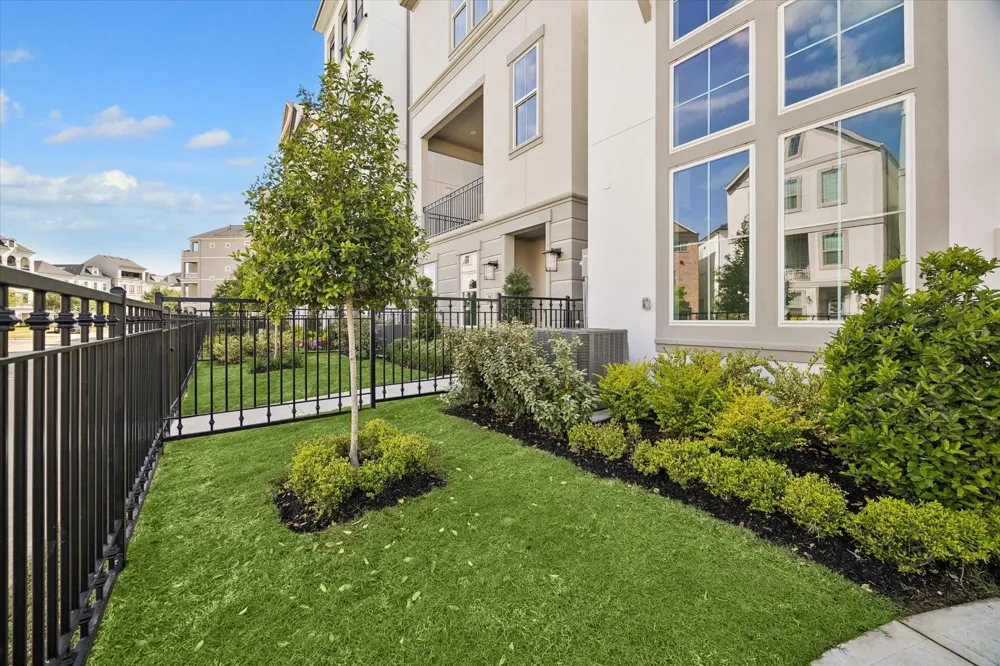 949 Blackshire Lane Houston, TX 77055