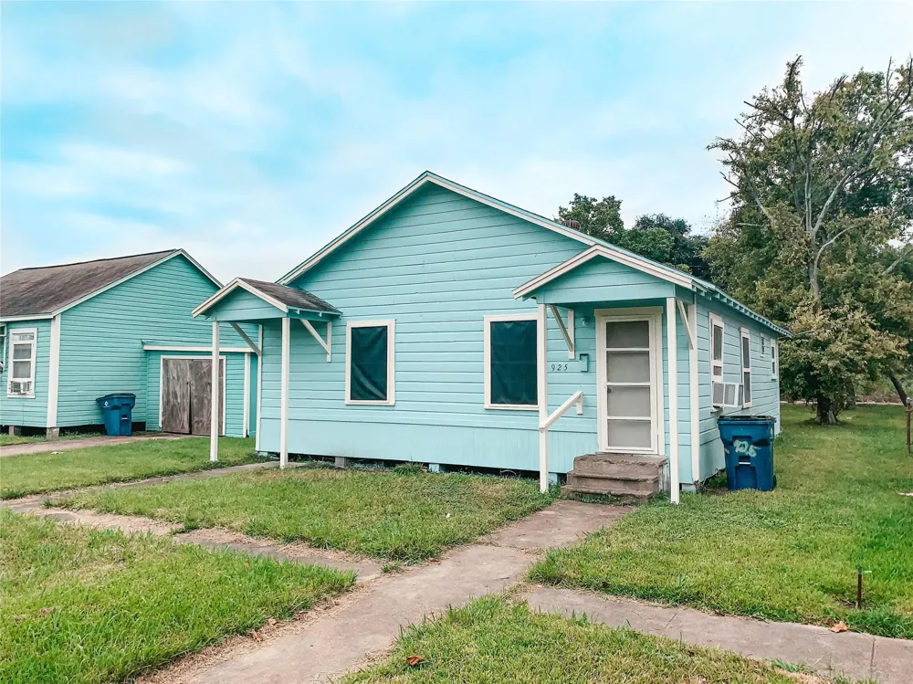 925 4th Avenue Texas City, TX 77590