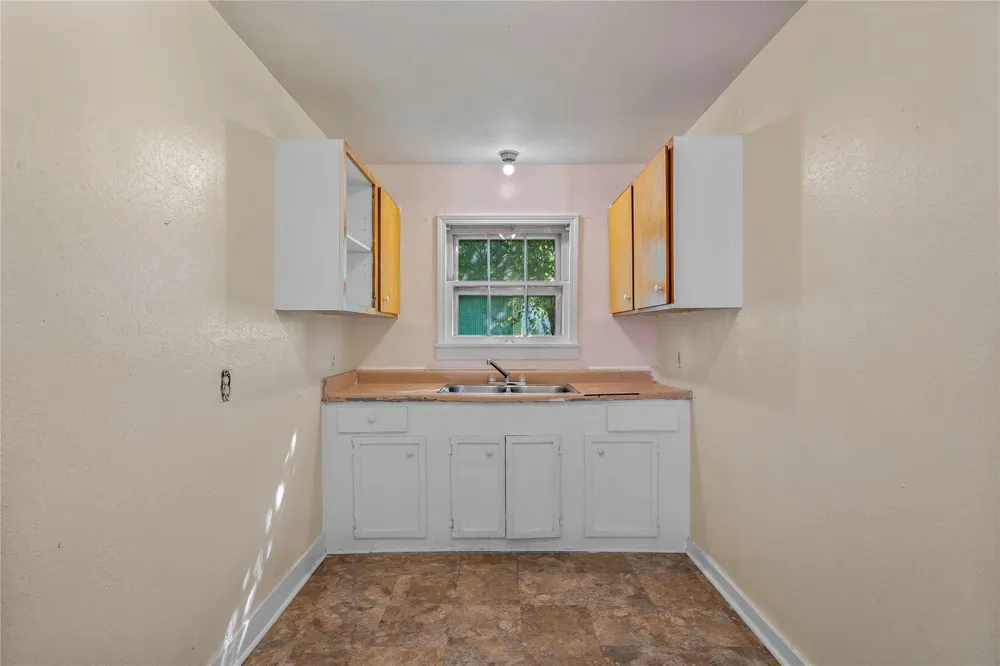 925 4th Avenue Texas City, TX 77590