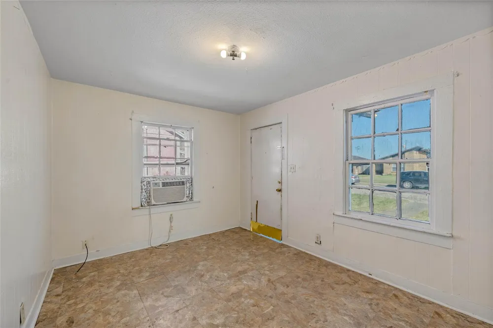 925 4th Avenue Texas City, TX 77590