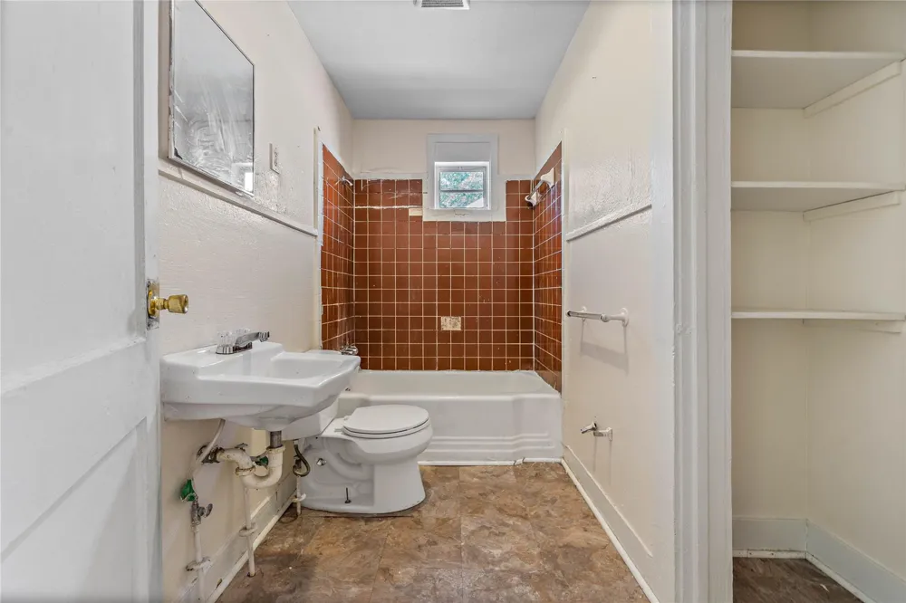 925 4th Avenue Texas City, TX 77590