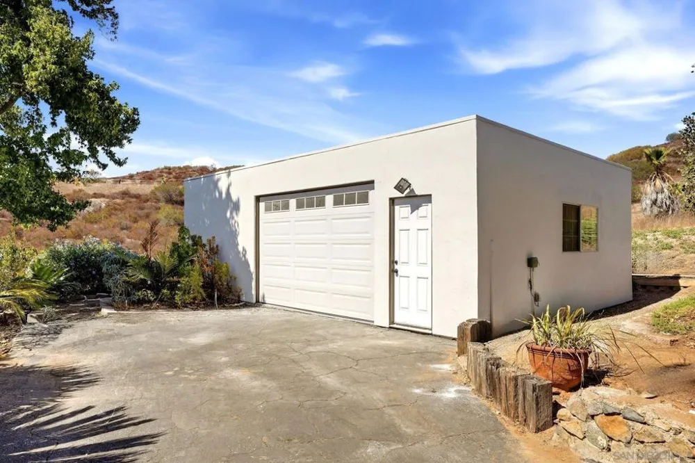 2073 Willow Glen Fallbrook, CA 92028