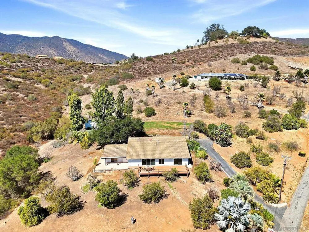 2073 Willow Glen Fallbrook, CA 92028