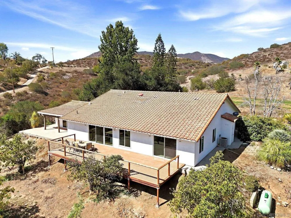 2073 Willow Glen Fallbrook, CA 92028