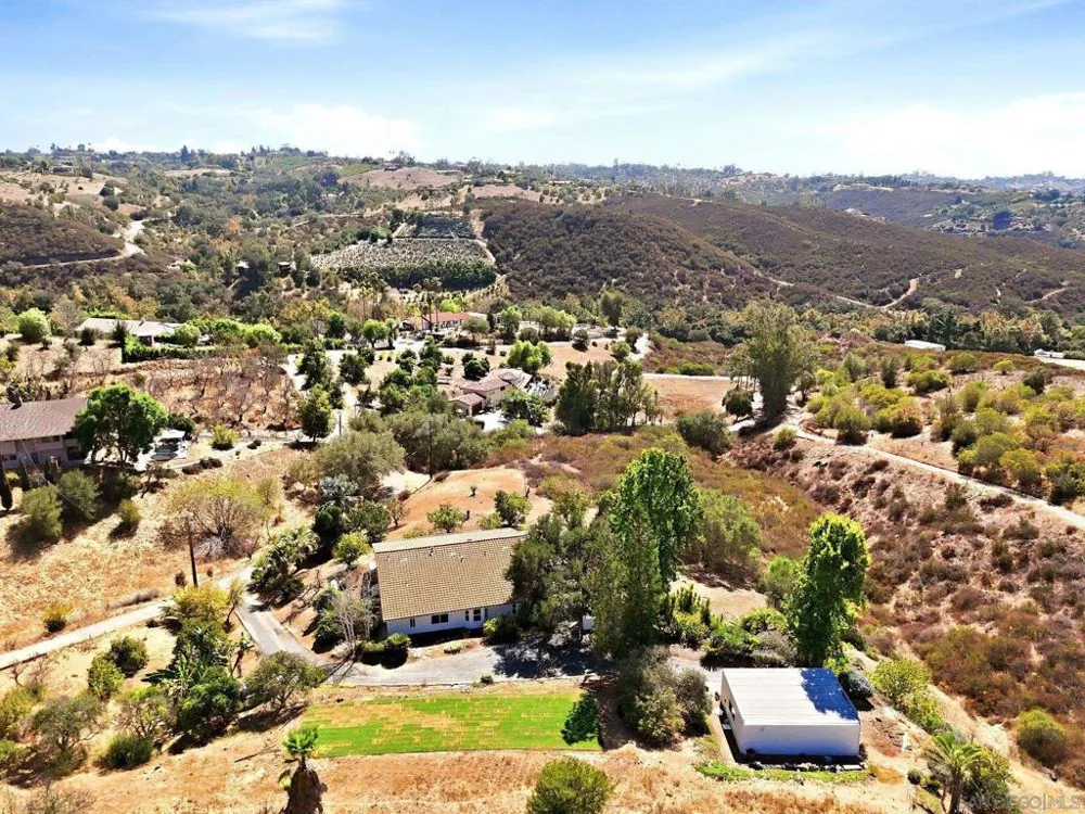 2073 Willow Glen Fallbrook, CA 92028