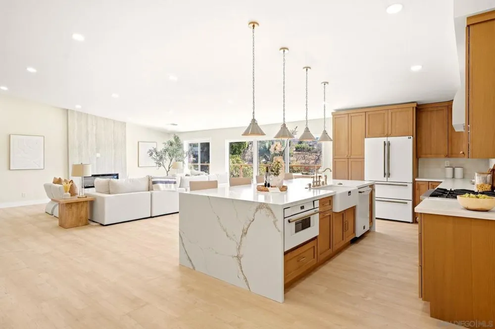 2073 Willow Glen Fallbrook, CA 92028