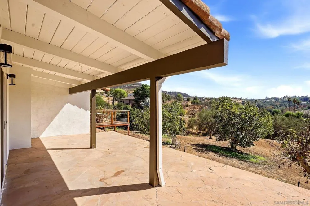 2073 Willow Glen Fallbrook, CA 92028