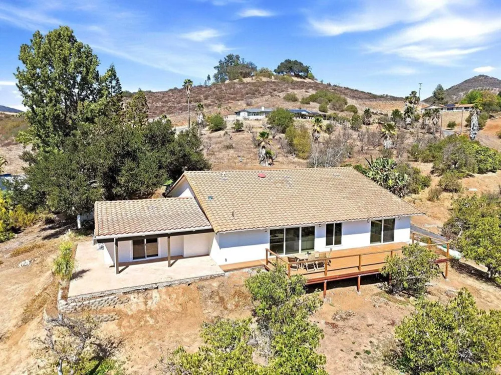 2073 Willow Glen Fallbrook, CA 92028