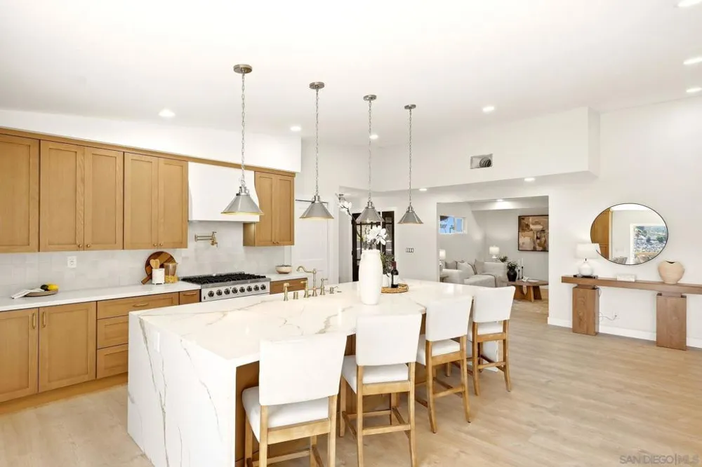 2073 Willow Glen Fallbrook, CA 92028