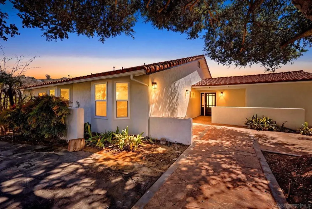 2073 Willow Glen Fallbrook, CA 92028
