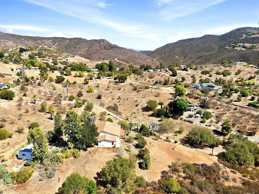 2073 Willow Glen Fallbrook, CA 92028