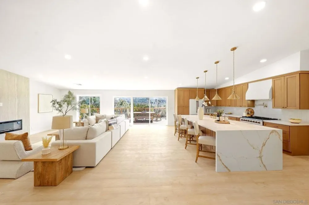 2073 Willow Glen Fallbrook, CA 92028