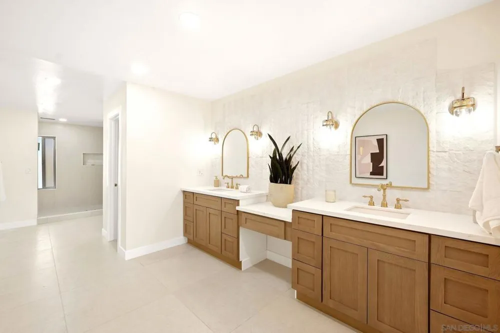 2073 Willow Glen Fallbrook, CA 92028