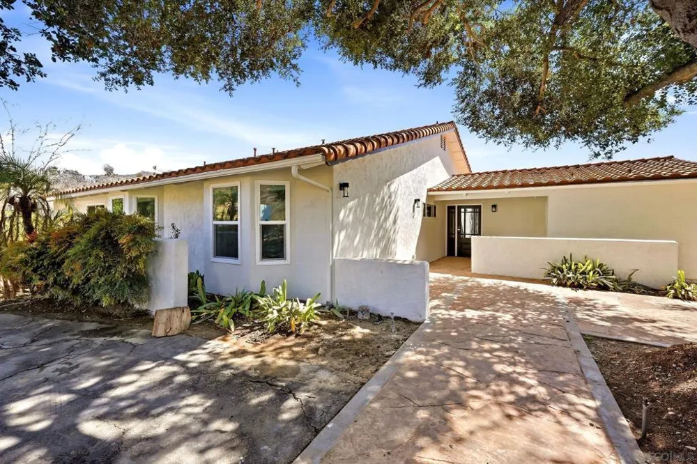 2073 Willow Glen Fallbrook, CA 92028