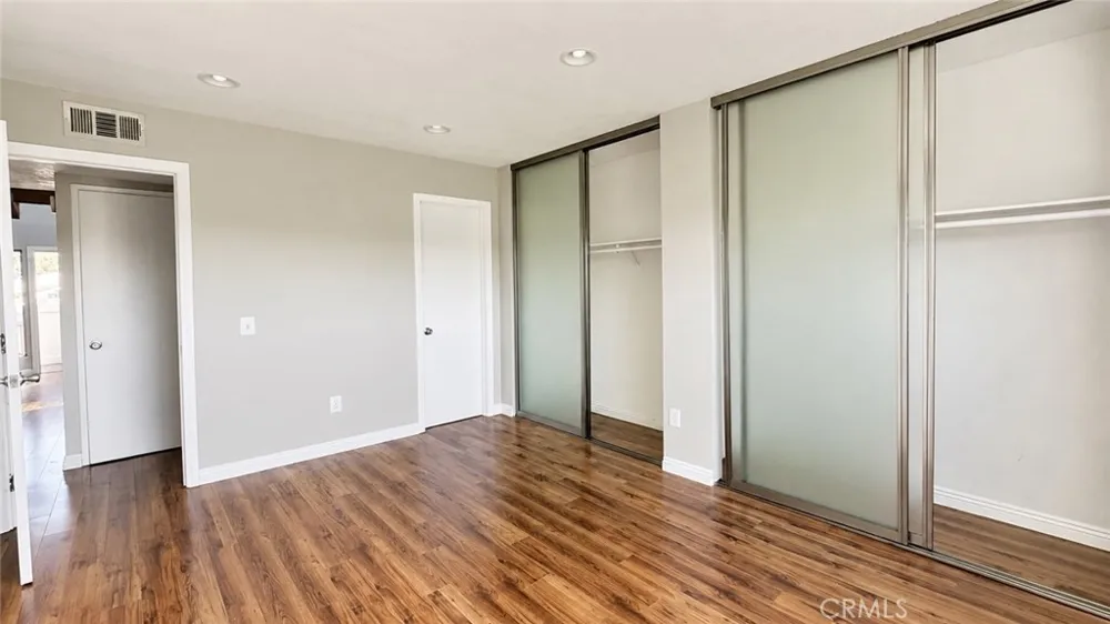10331 Lindley Los Angeles, CA 91326