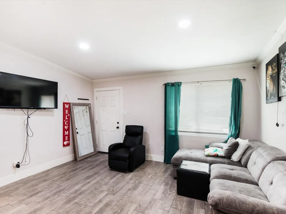 713 Hardy Drive Garland, TX 75041