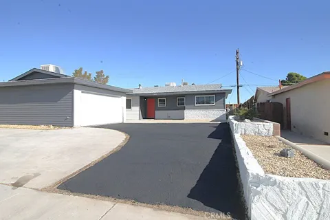 1537 De Anza