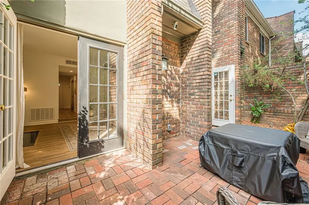 26 Old Ivy Square NE #26 Atlanta, GA 30342